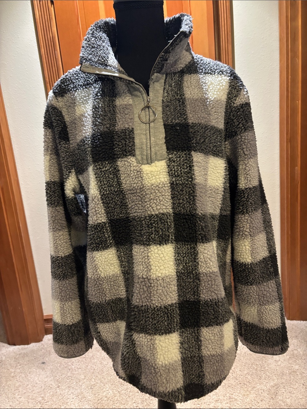 Women’s Black & Gray Plaid Sherpa Quarter-Zip Pullover Jacket, size M.